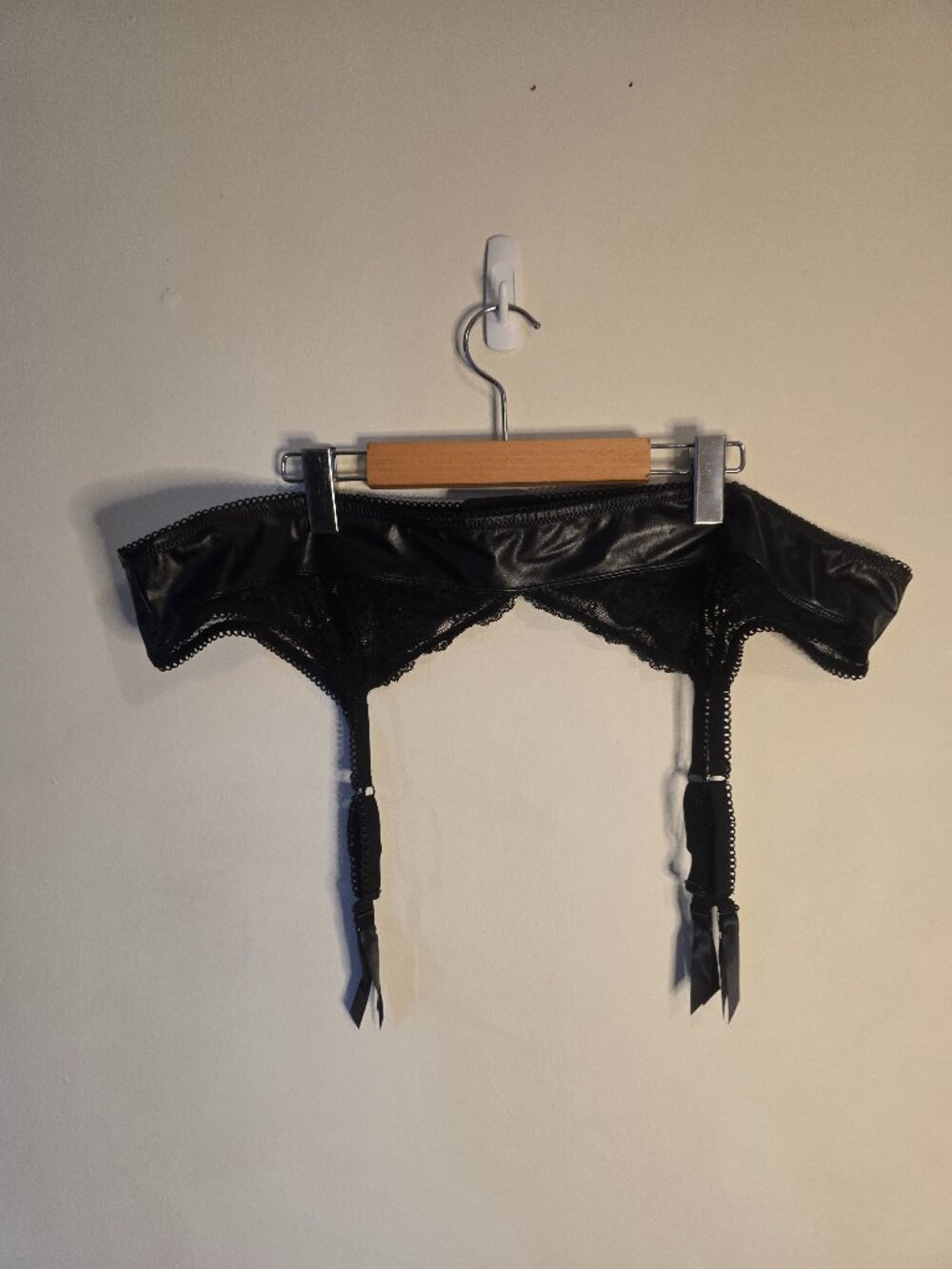 TORRID - Women's Size 3x/4x Vegan Leather and Lace Garter Belt